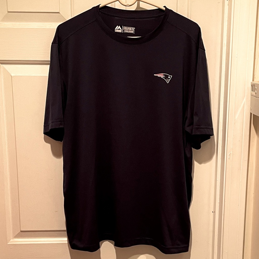 Men’s NFL Patriots Blue Dry Fit T-shirt Size XL Majestic